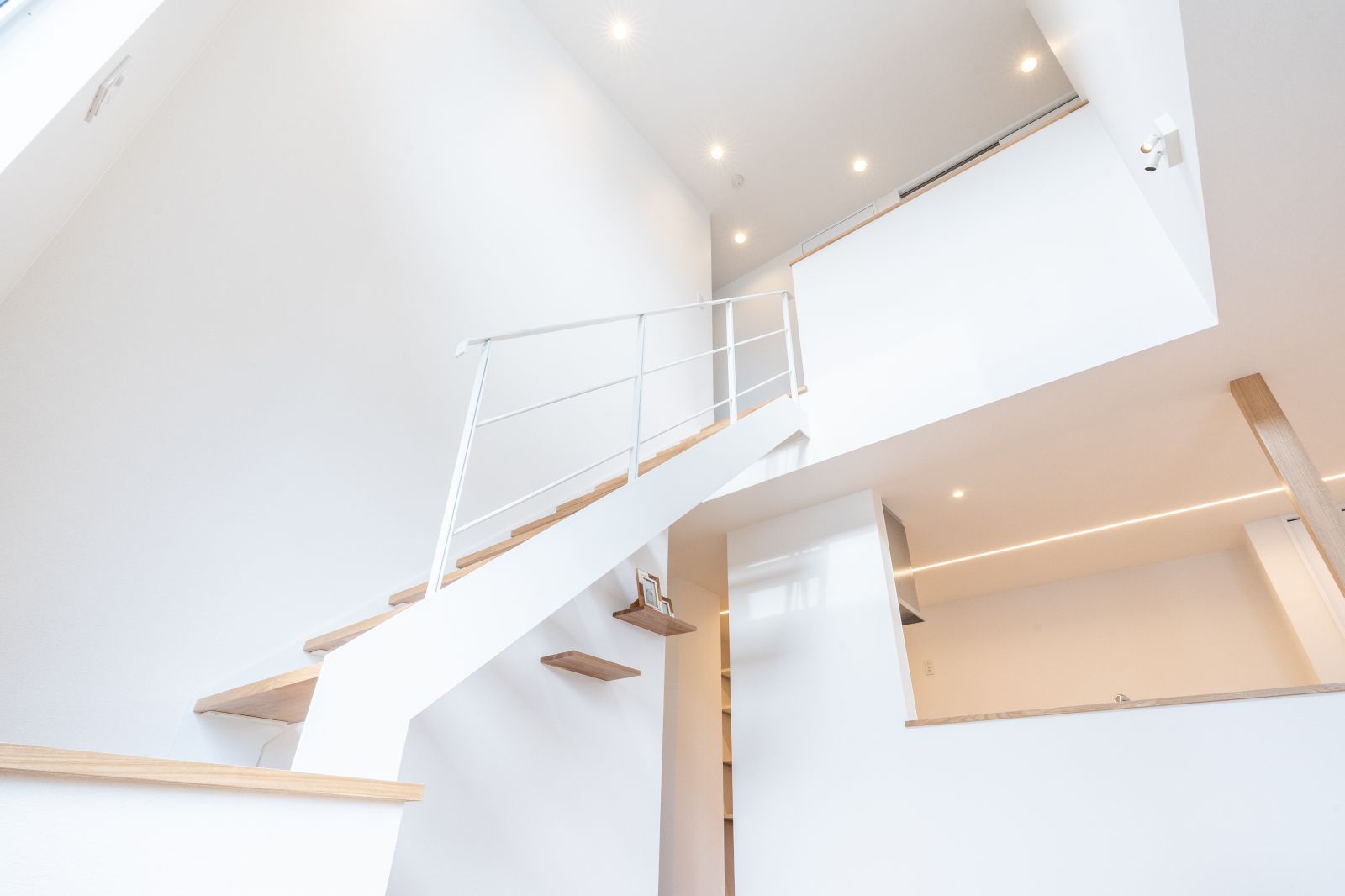 階段・２階・照明