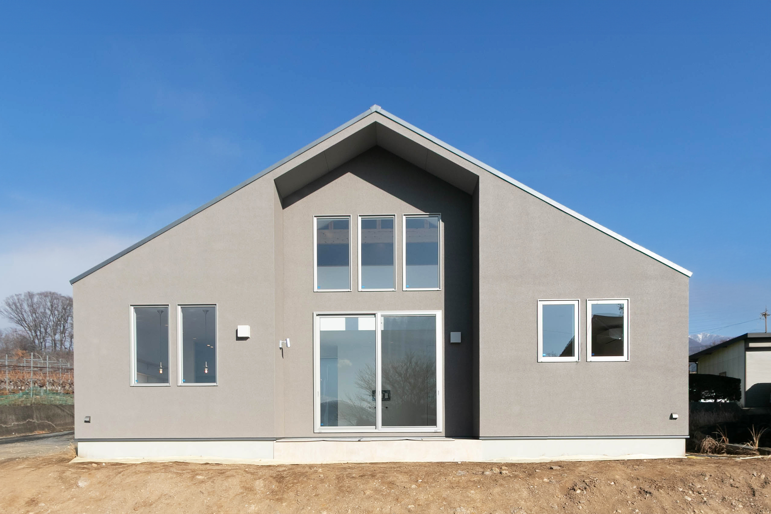 ミニマルで上質な、五角形の家